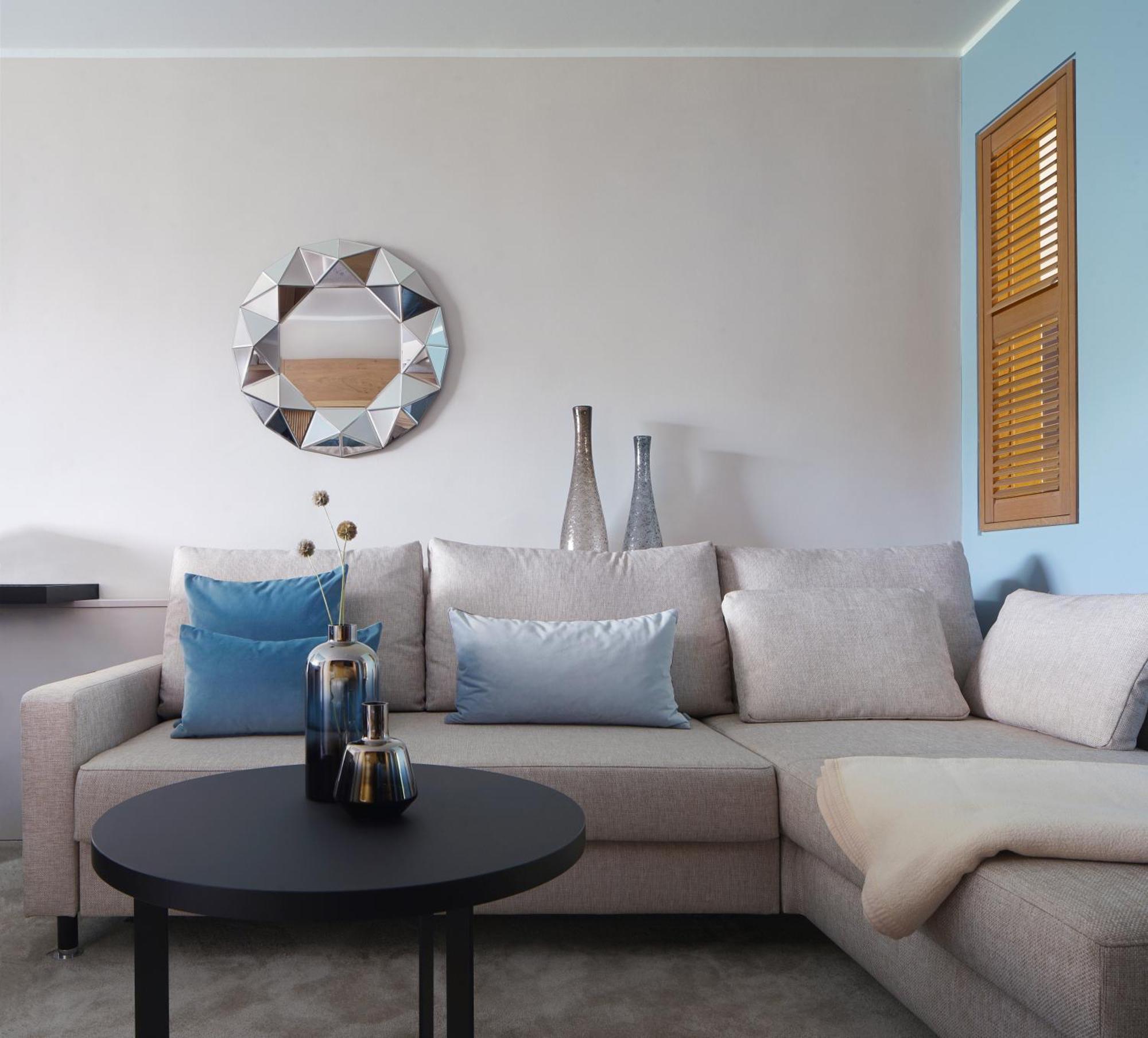 Das Тегернзее Экстерьер фото A modern sectional sofa