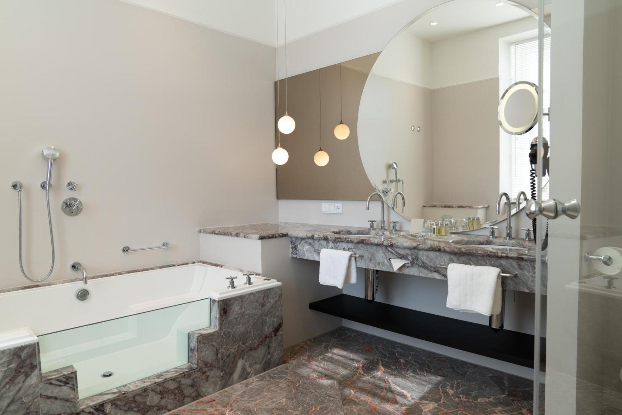 Das Тегернзее Экстерьер фото Bathroom