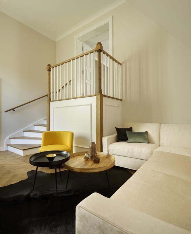 Das Тегернзее Экстерьер фото A staircase in a home